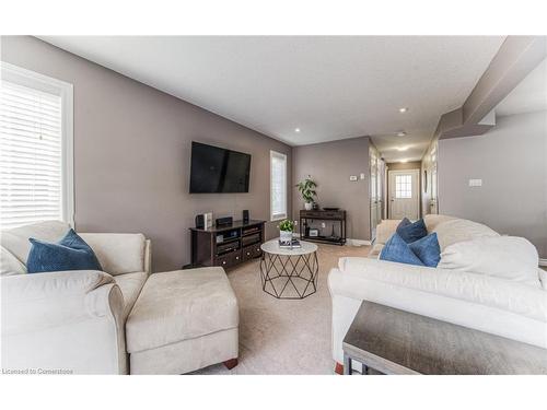 15 Captain Mccallum Drive, New Hamburg, ON - Indoor Photo Showing Living Room