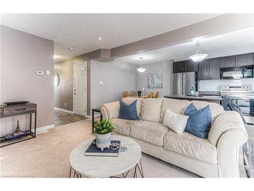 15 Captain Mccallum Drive, New Hamburg, ON - Indoor Photo Showing Living Room