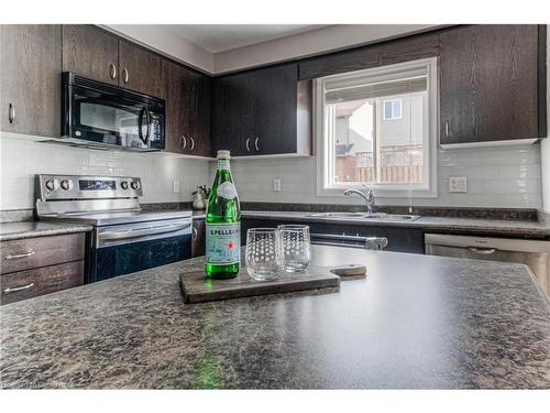 15 Captain Mccallum Drive, New Hamburg, ON - Indoor Photo Showing Kitchen With Upgraded Kitchen