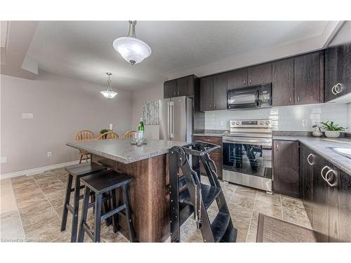 15 Captain Mccallum Drive, New Hamburg, ON - Indoor Photo Showing Kitchen With Upgraded Kitchen