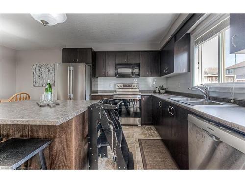 15 Captain Mccallum Drive, New Hamburg, ON - Indoor Photo Showing Kitchen With Double Sink With Upgraded Kitchen