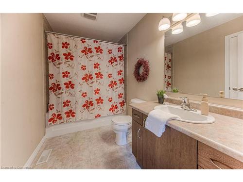 15 Captain Mccallum Drive, New Hamburg, ON - Indoor Photo Showing Bathroom