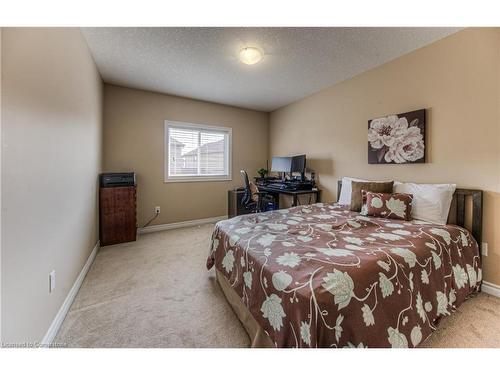 15 Captain Mccallum Drive, New Hamburg, ON - Indoor Photo Showing Bedroom