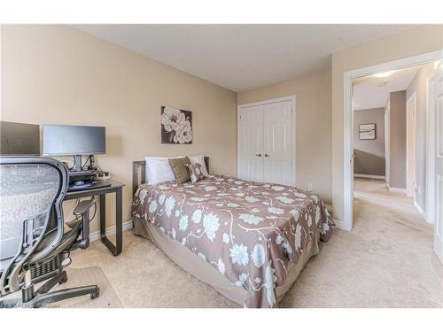 15 Captain Mccallum Drive, New Hamburg, ON - Indoor Photo Showing Bedroom