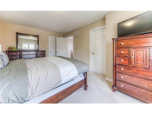 15 Captain Mccallum Drive, New Hamburg, ON - Indoor Photo Showing Bedroom