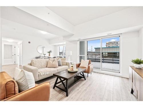 505-2 Dundas St W, Belleville, ON - Indoor Photo Showing Living Room