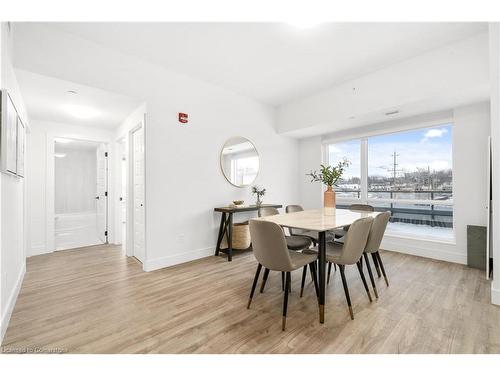 505-2 Dundas St W, Belleville, ON - Indoor Photo Showing Dining Room