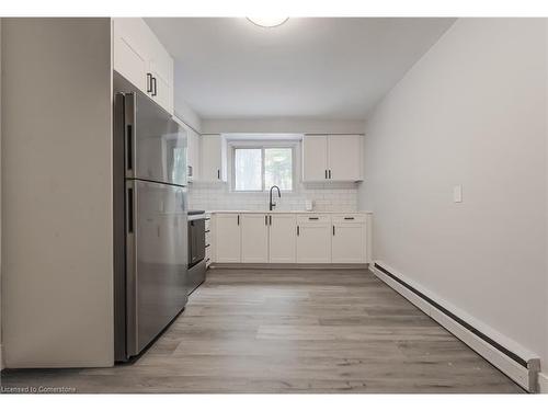 2-203 Mausser Avenue, Kitchener, ON - Indoor Photo Showing Kitchen