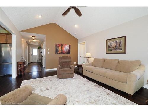 24 Park Place, Tillsonburg, ON - Indoor Photo Showing Living Room