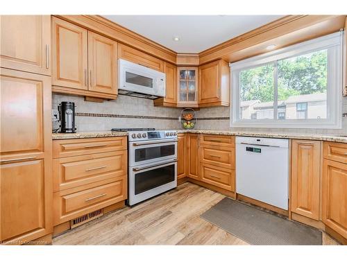 28-220 Salisbury Avenue, Cambridge, ON - Indoor Photo Showing Kitchen