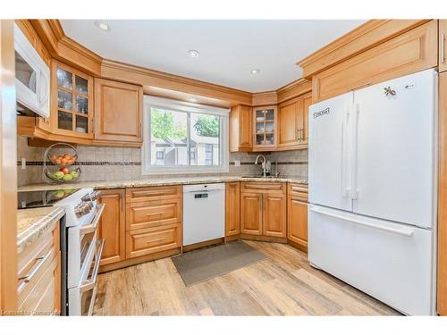 28-220 Salisbury Avenue, Cambridge, ON - Indoor Photo Showing Kitchen