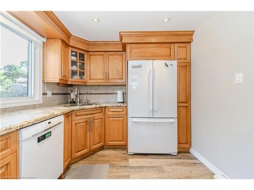 28-220 Salisbury Avenue, Cambridge, ON - Indoor Photo Showing Kitchen