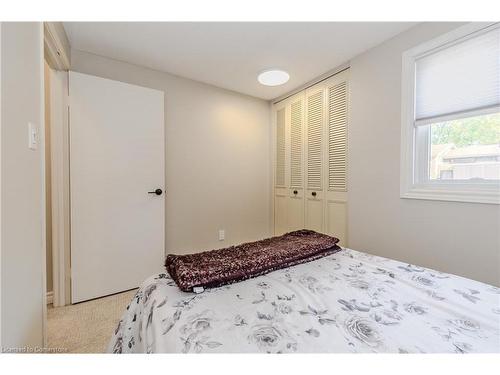 28-220 Salisbury Avenue, Cambridge, ON - Indoor Photo Showing Bedroom