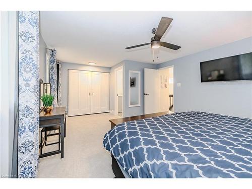 28-220 Salisbury Avenue, Cambridge, ON - Indoor Photo Showing Bedroom