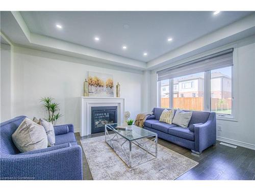 533 Beckview Crescent, Kitchener, ON - Indoor Photo Showing Living Room With Fireplace