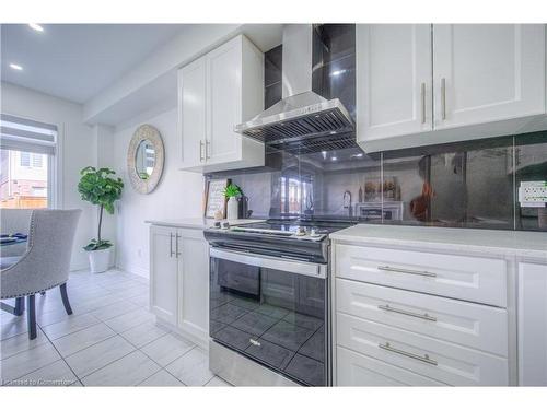 533 Beckview Crescent, Kitchener, ON - Indoor Photo Showing Kitchen