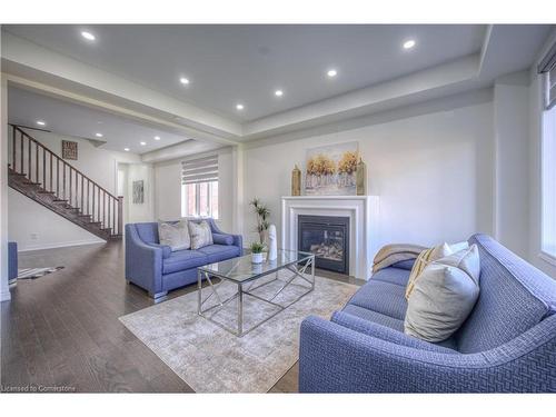 533 Beckview Crescent, Kitchener, ON - Indoor Photo Showing Living Room With Fireplace