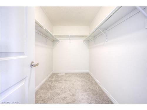 533 Beckview Crescent, Kitchener, ON - Indoor With Storage