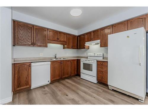 732 Angler Way, Waterloo, ON - Indoor Photo Showing Kitchen With Double Sink