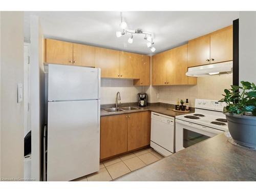 405-6720 Glen Erin Drive, Mississauga, ON - Indoor Photo Showing Kitchen With Double Sink