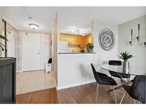 405-6720 Glen Erin Drive, Mississauga, ON - Indoor Photo Showing Dining Room