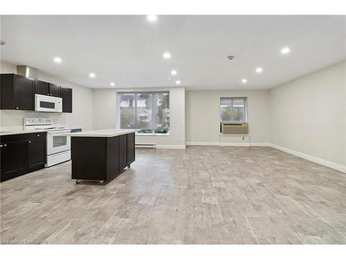 405-6720 Glen Erin Drive, Mississauga, ON - Indoor Photo Showing Kitchen