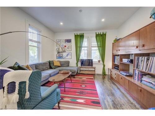 52 Henry Street, Kitchener, ON - Indoor Photo Showing Living Room