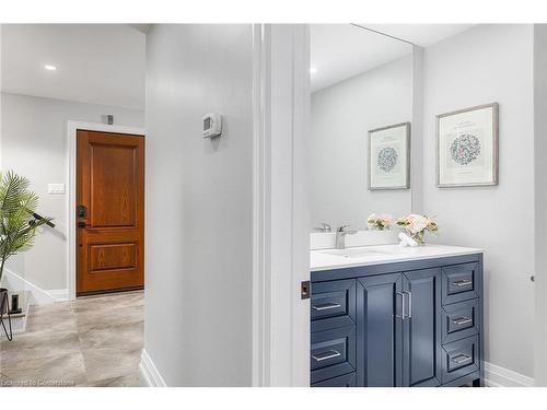 264 Shakespeare Drive, Waterloo, ON - Indoor Photo Showing Bathroom