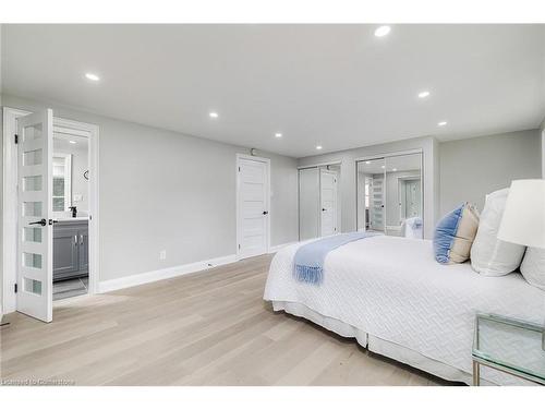 264 Shakespeare Drive, Waterloo, ON - Indoor Photo Showing Bedroom