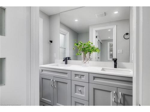 264 Shakespeare Drive, Waterloo, ON - Indoor Photo Showing Bathroom