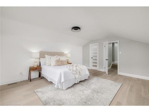 264 Shakespeare Drive, Waterloo, ON - Indoor Photo Showing Bedroom