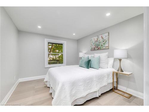 264 Shakespeare Drive, Waterloo, ON - Indoor Photo Showing Bedroom