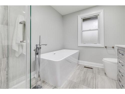 264 Shakespeare Drive, Waterloo, ON - Indoor Photo Showing Bathroom