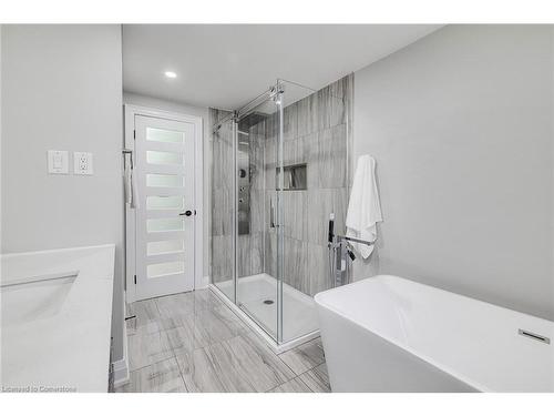 264 Shakespeare Drive, Waterloo, ON - Indoor Photo Showing Bathroom