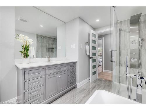 264 Shakespeare Drive, Waterloo, ON - Indoor Photo Showing Bathroom