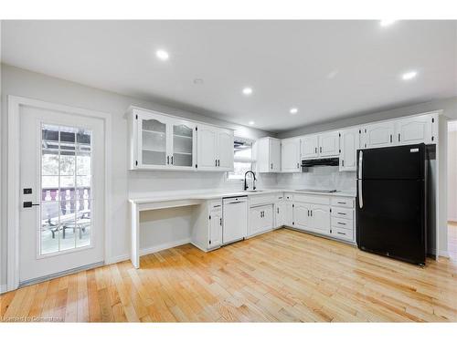 62 Ontario Street, Cambridge, ON - Indoor Photo Showing Kitchen