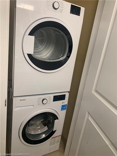 308-555 King Street E, Kitchener, ON - Indoor Photo Showing Laundry Room