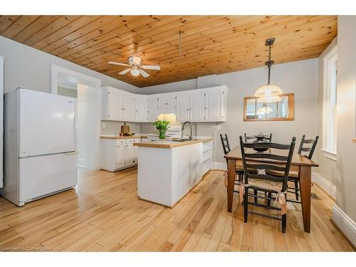 47 Oak Street, Cambridge, ON - Indoor Photo Showing Kitchen