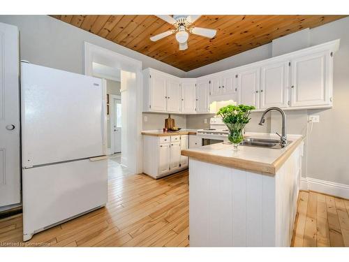 47 Oak Street, Cambridge, ON - Indoor Photo Showing Kitchen With Double Sink