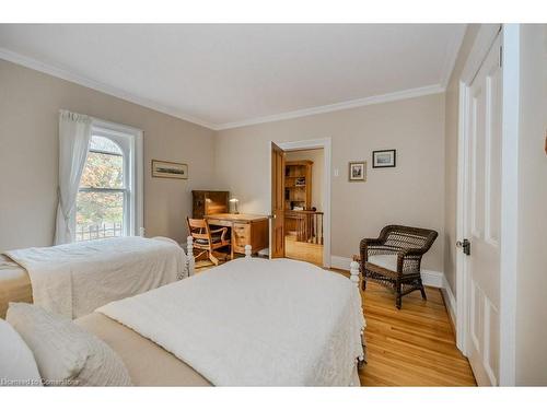 47 Oak Street, Cambridge, ON - Indoor Photo Showing Bedroom