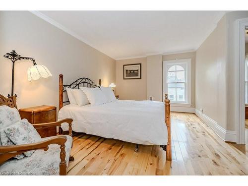 47 Oak Street, Cambridge, ON - Indoor Photo Showing Bedroom