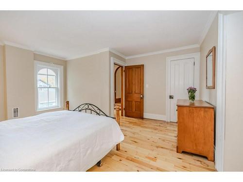 47 Oak Street, Cambridge, ON - Indoor Photo Showing Bedroom