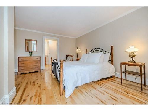 47 Oak Street, Cambridge, ON - Indoor Photo Showing Bedroom