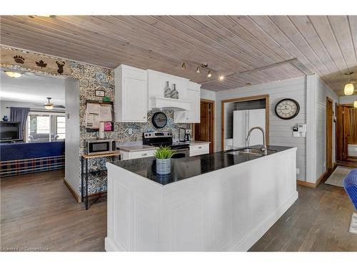 2815 Kawagama Lake Road, Dorset, ON - Indoor Photo Showing Kitchen With Double Sink With Upgraded Kitchen