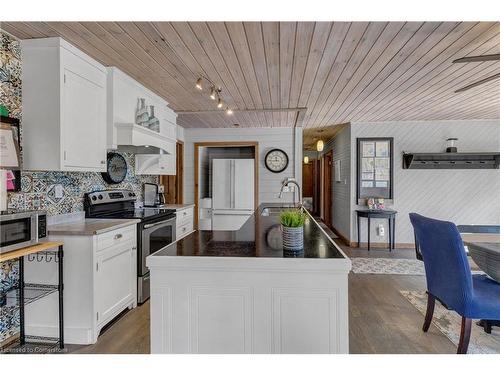 2815 Kawagama Lake Road, Dorset, ON - Indoor Photo Showing Kitchen