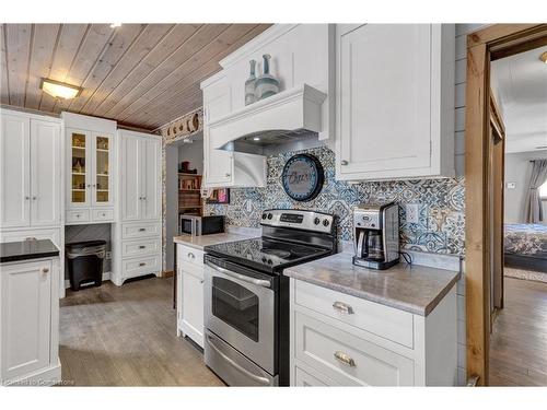 2815 Kawagama Lake Road, Dorset, ON - Indoor Photo Showing Kitchen