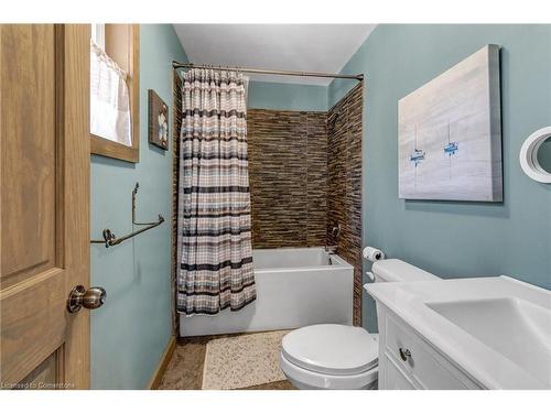 2815 Kawagama Lake Road, Dorset, ON - Indoor Photo Showing Bathroom