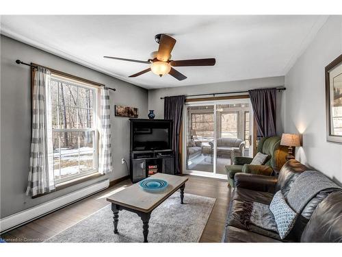 2815 Kawagama Lake Road, Dorset, ON - Indoor Photo Showing Living Room