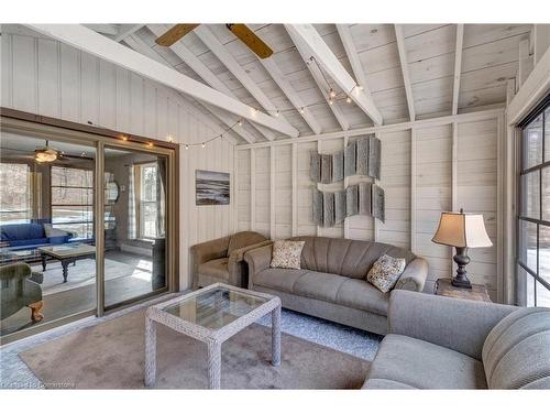 2815 Kawagama Lake Road, Dorset, ON - Indoor Photo Showing Living Room