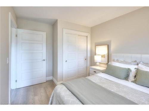 211-5 Wake Robin Drive, Kitchener, ON - Indoor Photo Showing Bedroom